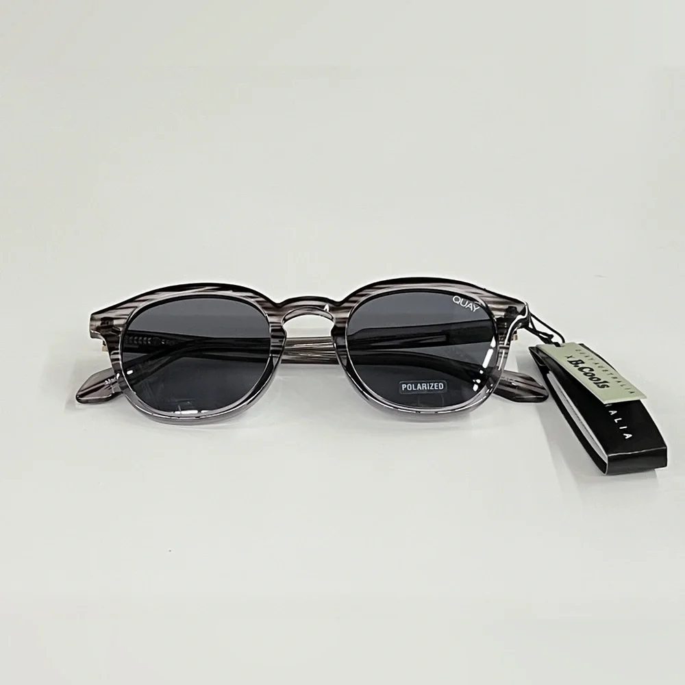 Quay Australia Walk On Sunglasses - Grey/Smoke